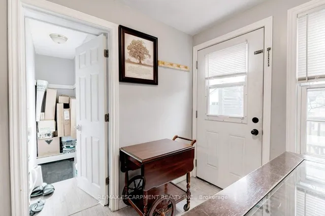 Additional image 24 of 89 Albany Ave