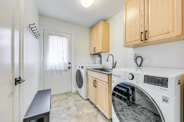 Additional image 16 of 1097 Grandeur Cres