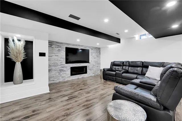 Additional image 41 of 72 Aldgate Avenue Ave