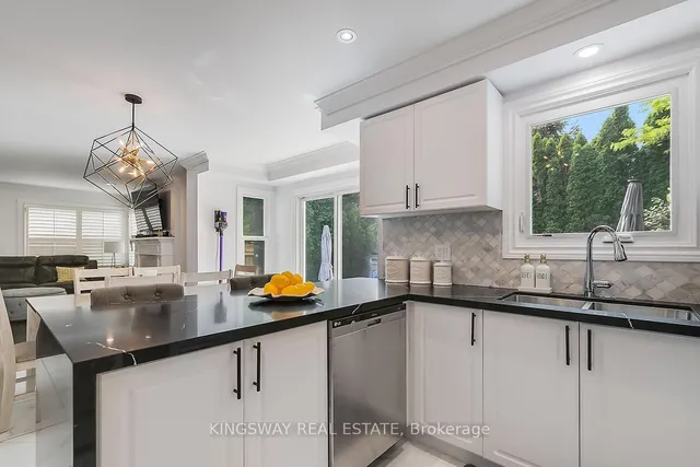 Additional image 14 of 4172 Vermont Cres