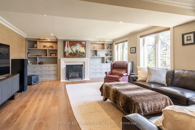 Additional image 35 of 59 Elodia Crt