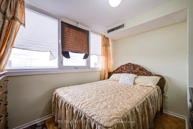 Additional image 23 of 150 Neptune Dr Unit 906