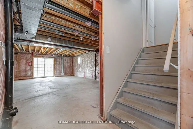 Additional image 34 of 38 Junetown Circ