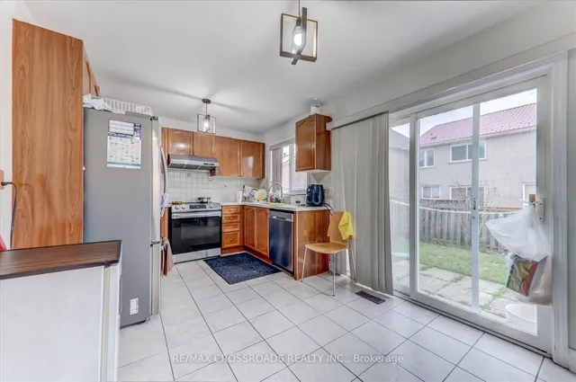 Additional image 8 of 19 Knotwood Cres