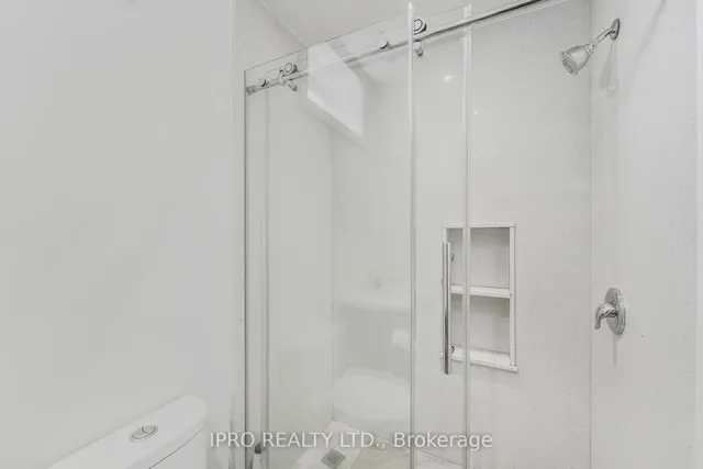 Additional image 40 of 55 Yorkdale Cres
