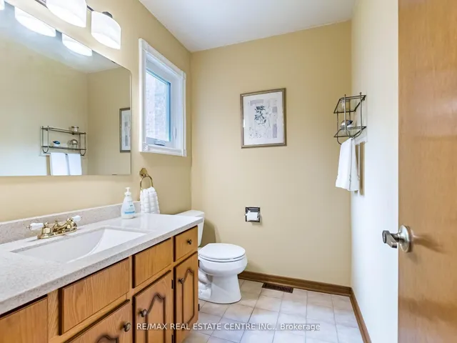 Additional image 22 of 34 Inverary Dr