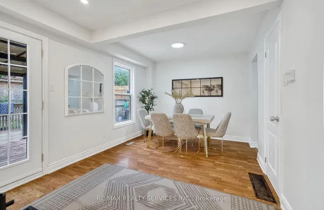 Additional image 11 of 8 Luminous Crt