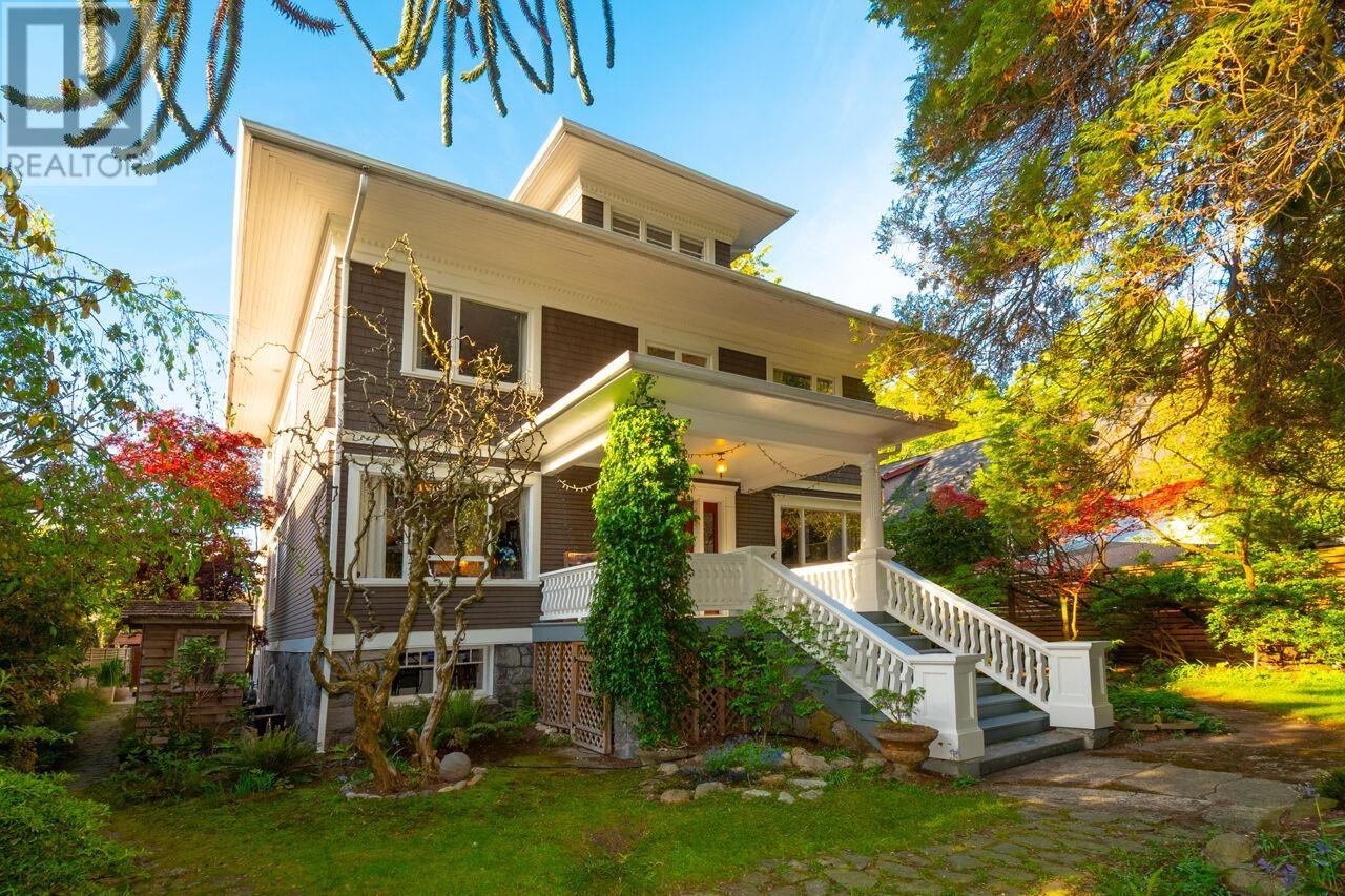 1859 NAPIER STREET|Vancouver, British Columbia V5L2N4