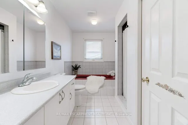 Additional image 28 of 137 Claudette Gate