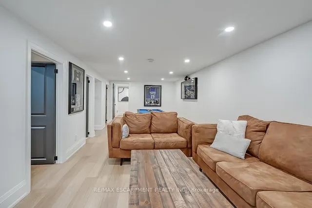 Additional image 36 of 564 Maplehill Dr