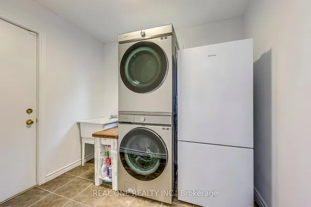 Additional image 19 of 2075 Banbury Cres