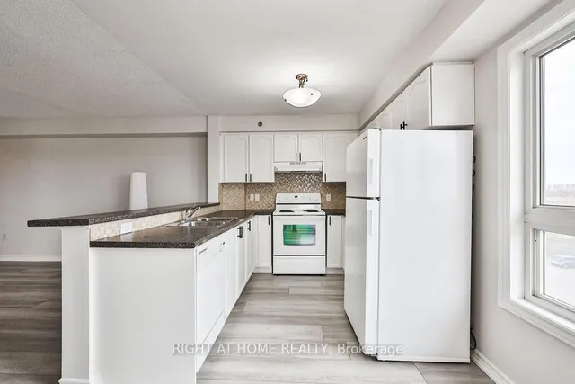 Additional image 19 of 4450 Fairview St Unit 402