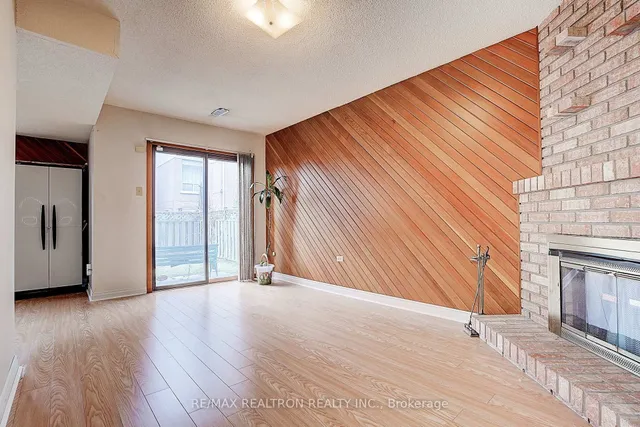 Additional image 33 of 82 Carnival Crt