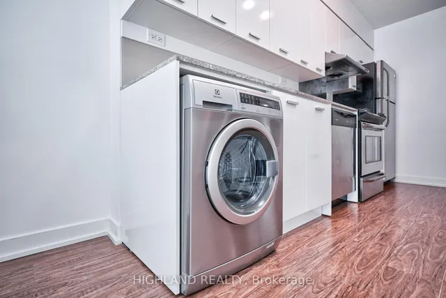 Additional image 19 of 15 Singer Crt Unit 512