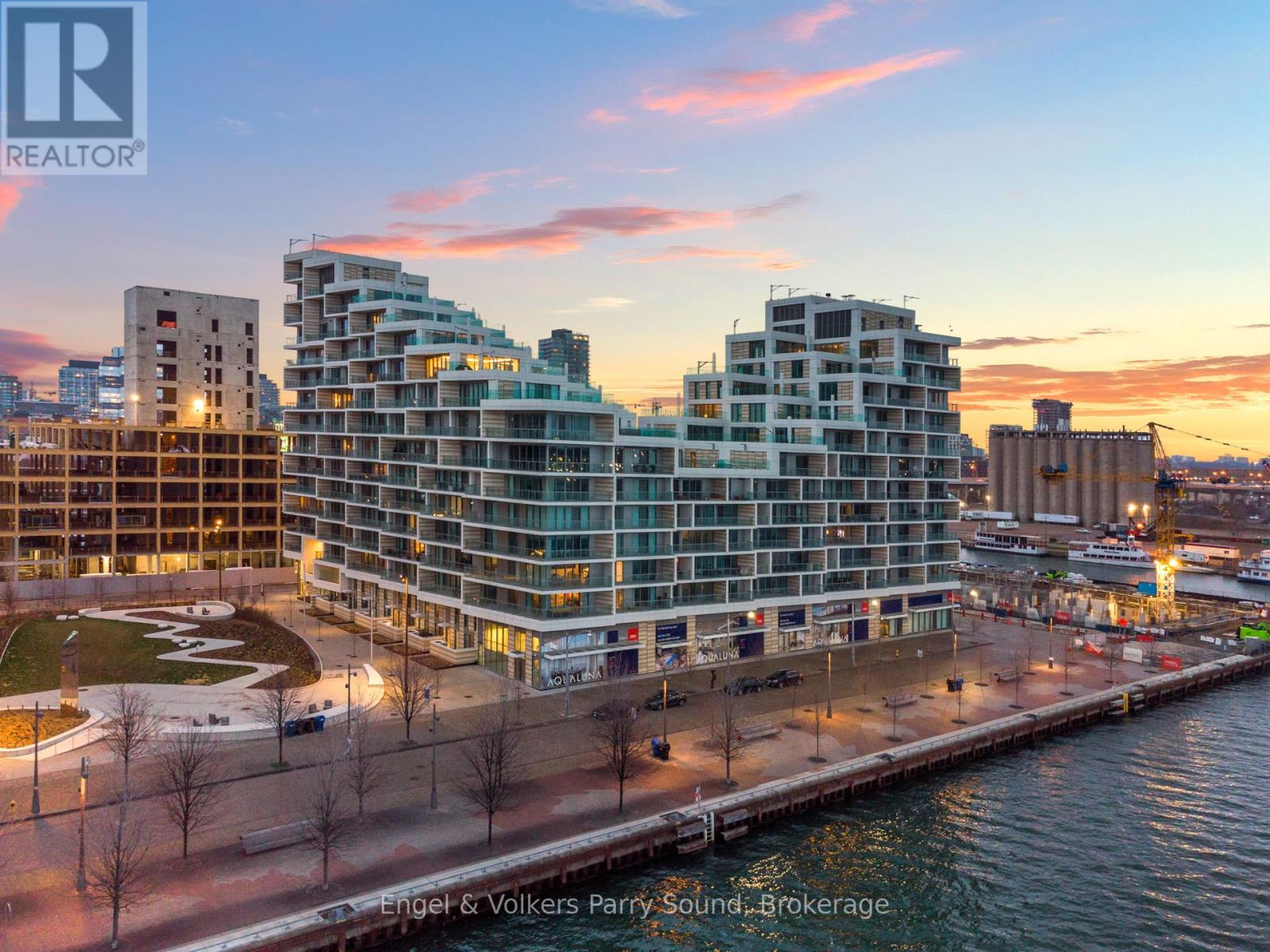 104 - 118 MERCHANTS' WHARF|Toronto (Waterfront Communities), Ontario M5A0L3