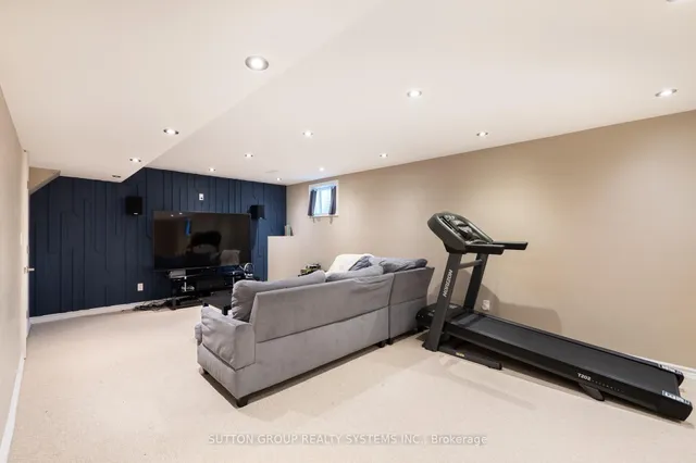 Additional image 37 of 925 Dice Way