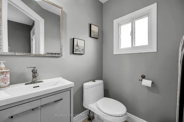 Additional image 7 of 707 Upper Wentworth St