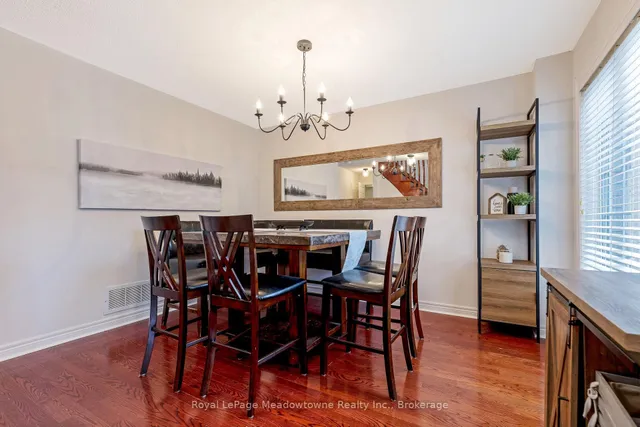 Additional image 8 of 13 Robarts Dr