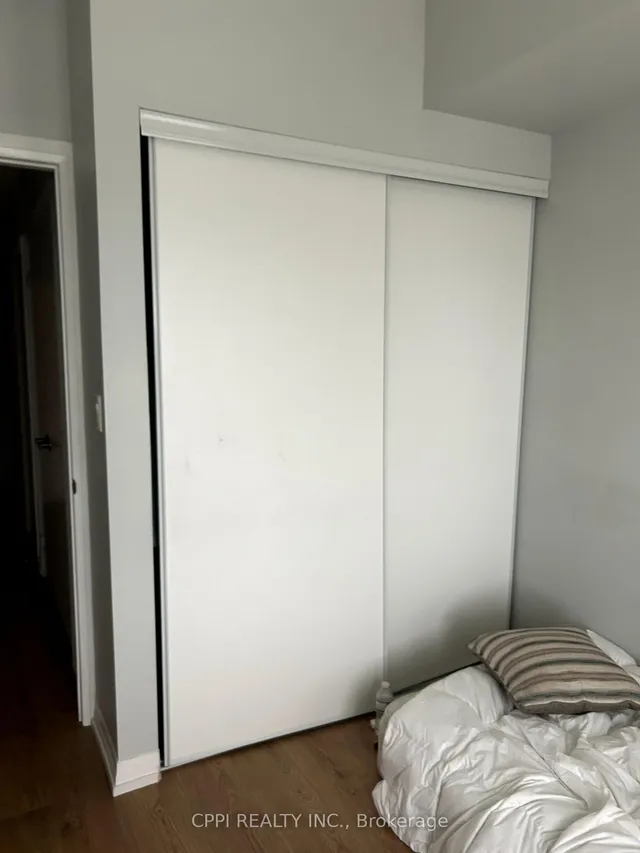 Additional image 11 of 402 The East Mall Dr Unit 318