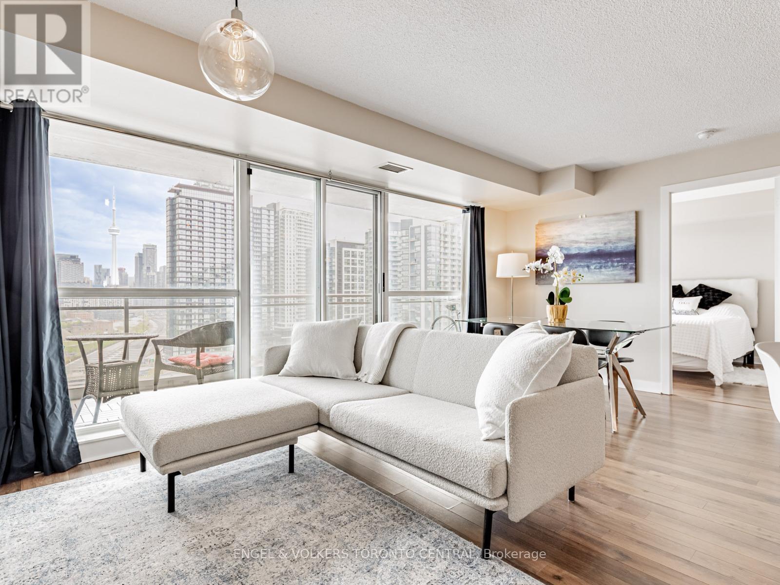 1507 - 80 WESTERN BATTERY ROAD|Toronto (Niagara), Ontario M6K3S1