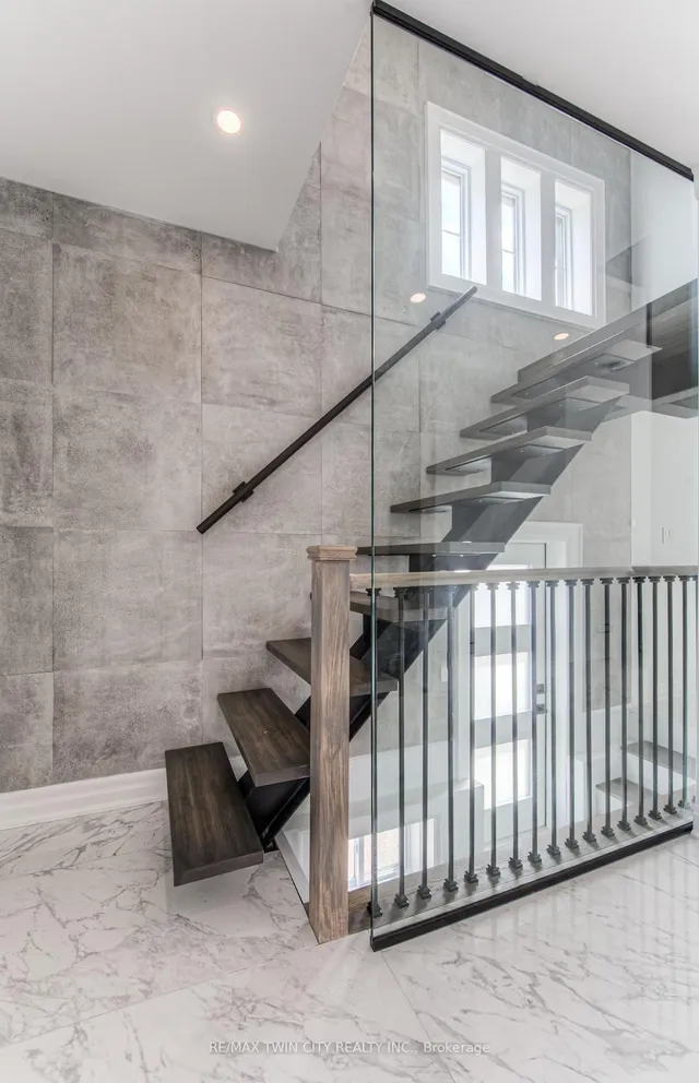 Additional image 25 of 31 Dekay St