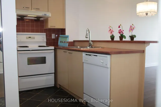 Additional image 3 of 2 Clairtrell Rd Unit 1208