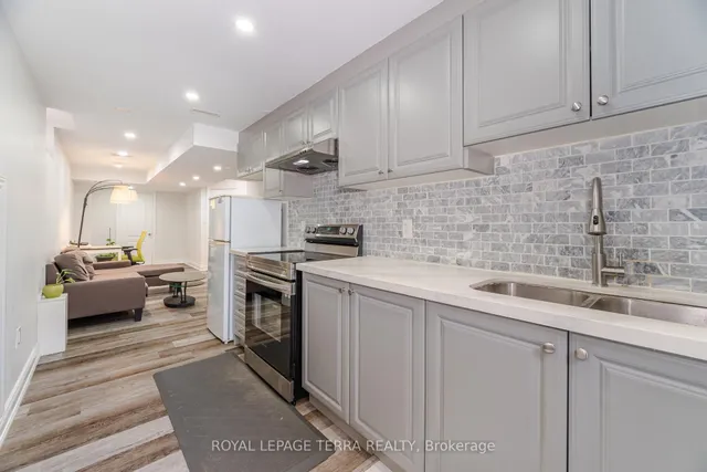 Additional image 37 of 15 Versailles Cres