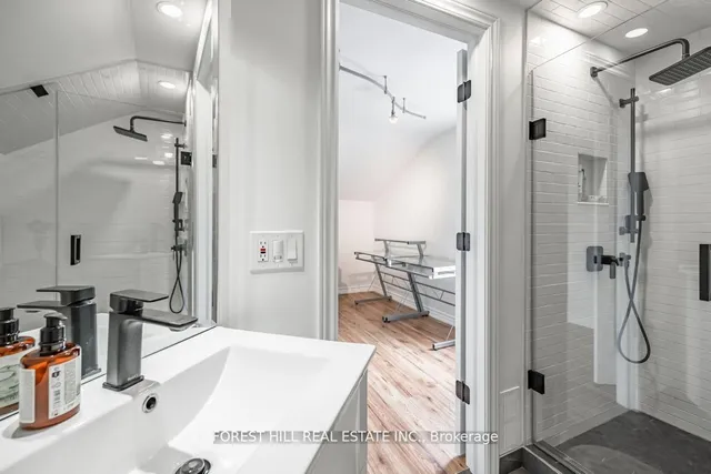 Additional image 28 of 84 Earlscourt Ave