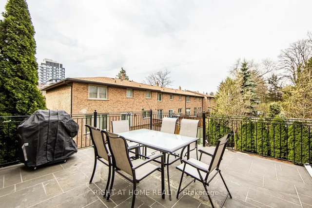 Additional image 43 of 2916 Bayview Ave