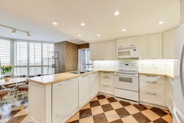 Additional image 14 of 130 Carlton St Unit 804