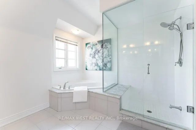 Additional image 33 of 2172 Trafalgar Rd Unit 19