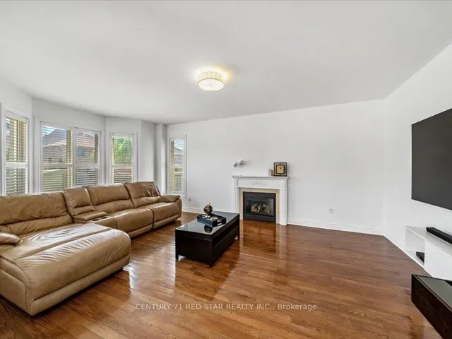 Additional image 20 of 31 Eiffel Blvd