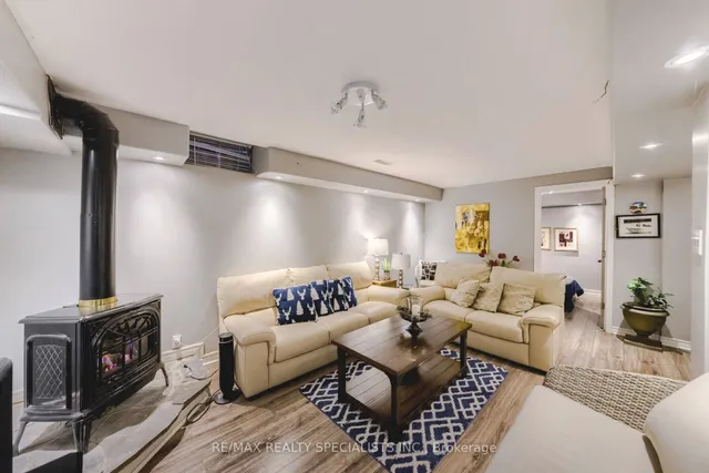 Additional image 32 of 24 Arthurs Cres