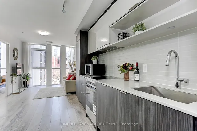 Additional image 7 of 159 Wellesley St Unit 401