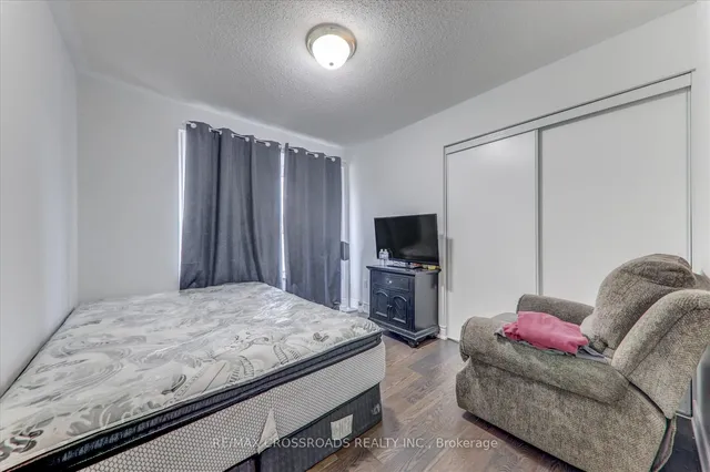 Additional image 13 of 19 Knotwood Cres