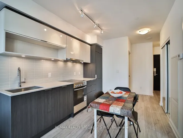 Additional image 5 of 159 WELLESLEY St Unit 404