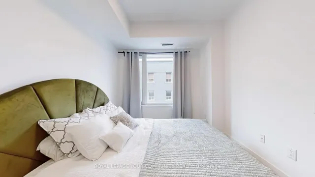 Additional image 38 of 1888 Queen St Unit 307