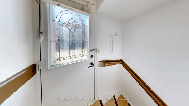 Additional image 21 of 527 Victoria Park Ave