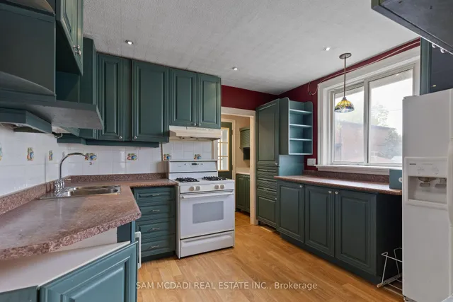 Additional image 13 of 319 Cosburn Ave