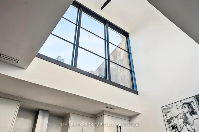 Additional image 2 of 300 Avenue Rd Unit 4