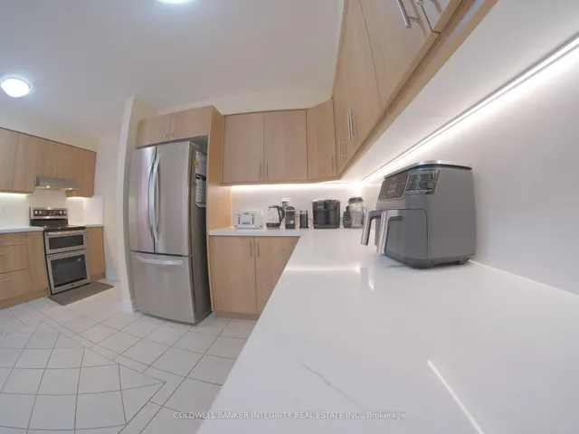 Additional image 40 of 2814 Guilford Cres