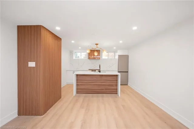 Additional image 7 of 39 Westminster Ave Unit Lower