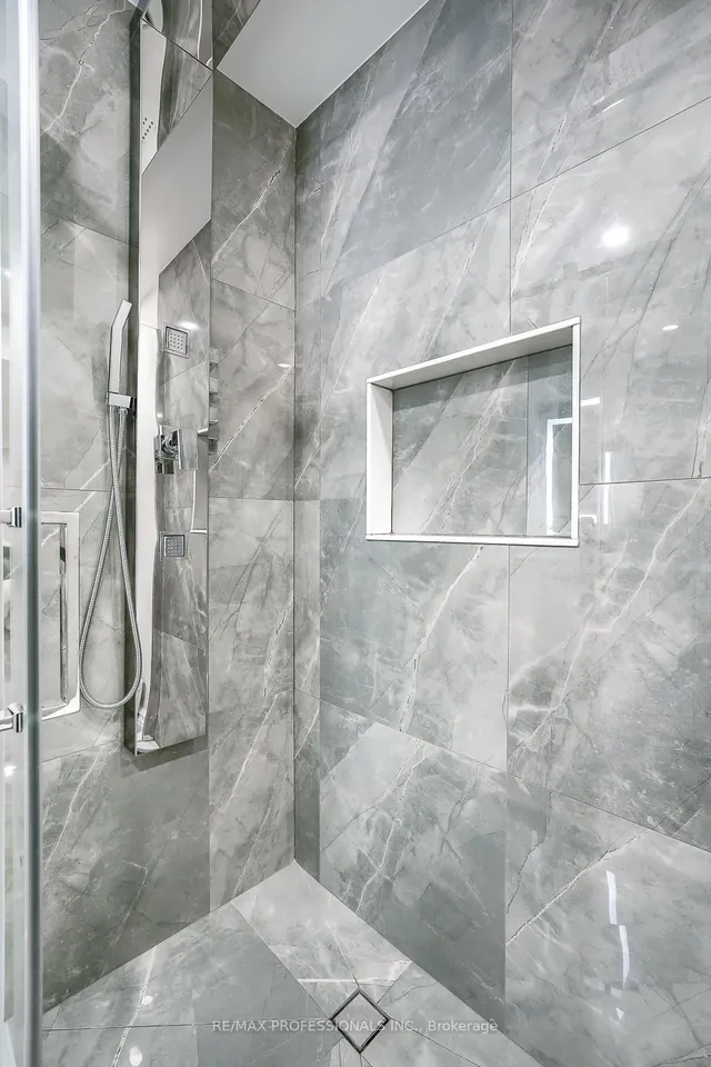 Additional image 37 of 623 Dupont St