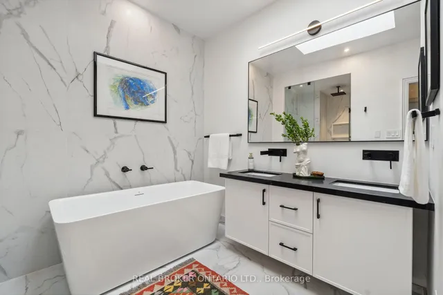 Additional image 25 of 300 Avenue Rd Unit 4