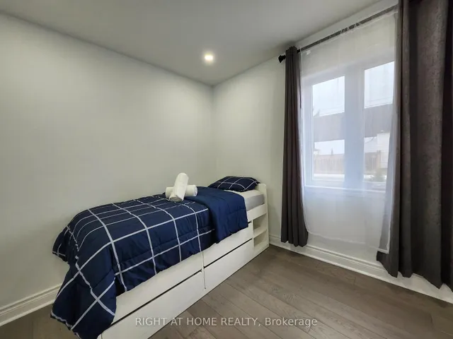 Additional image 12 of 887 Cosburn Ave