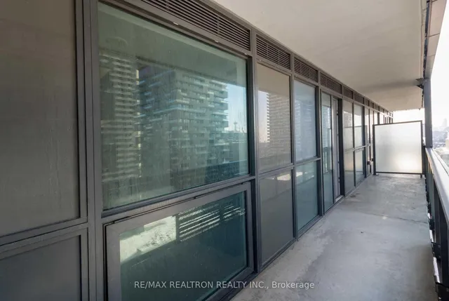 Additional image 11 of 39 Roehampton Ave Unit 806