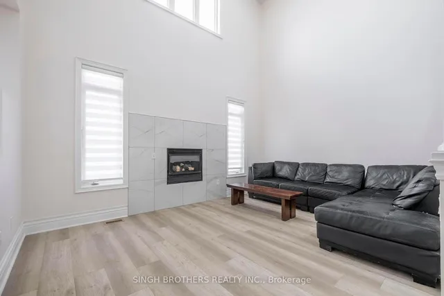 Additional image 38 of 78 Mainard Cres