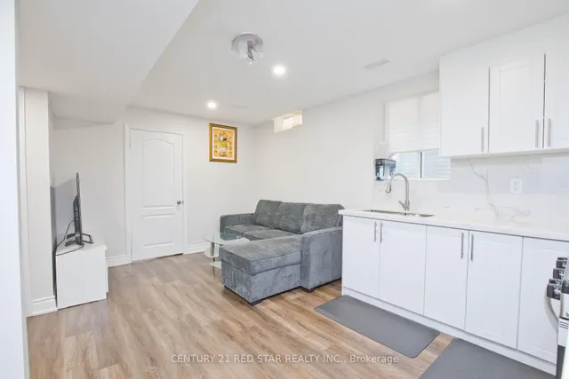 Additional image 11 of 633 Brisdale Dr