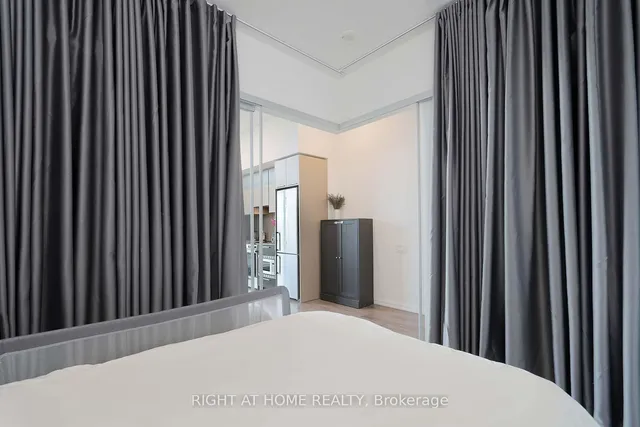 Additional image 19 of 4208 Dundas St Unit 523