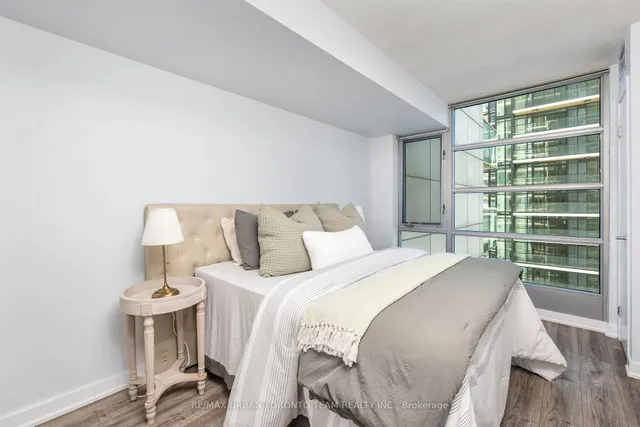 Additional image 21 of 81 Navy Wharf Crt Unit 2909